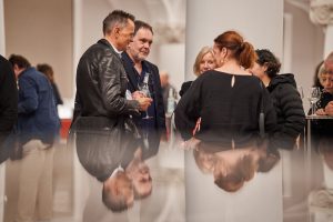 Konversation nach der DGPh Preisverleihung im Altonaer Museum Hamburg – Eventfotograf Hamburg