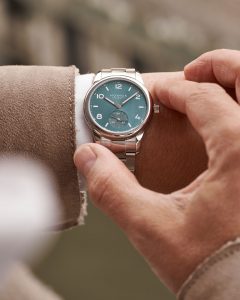 Ledermantel mit der Nomos Club Sport 37 petrol – Produktfotograf Hamburg