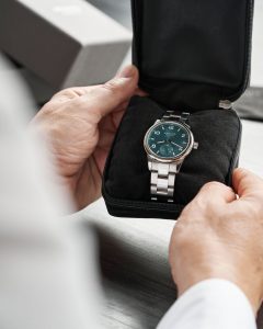 Nomos Club Sport 37 in Verpackung – Produktfotograf Hamburg