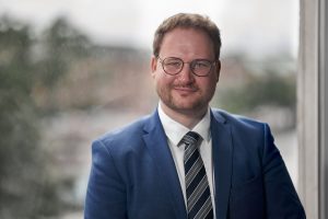 Portrait eines Rechtsanwalts der Hamburger Kanzlei WIR – People Fotograf Hamburg