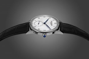 Studioaufnahme einer Hentschel Uhr in der Ufo Position – Produktfotograf Hamburg