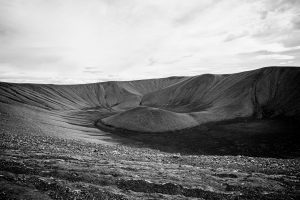 Großer Krater eines Vulkans in Island – Landschaftsfotograf Hamburg