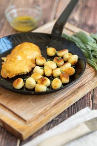 Gebratenes Huehnchen mit Salbei Gnocci – Foodfotograf Hamburg