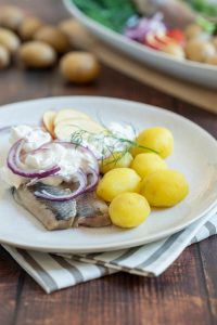 Kalter Matjes mit Kartoffeln und Apfel und Zwiebeln – Foodfotograf Hamburg