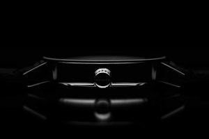 Dunkles Studiobild der Nomos Autobahn mit Konturen und Schatten – Produktfotograf Hamburg