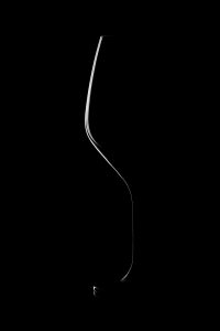 Dunkle Kontur eines Winglases – Produktfotograf Hamburg